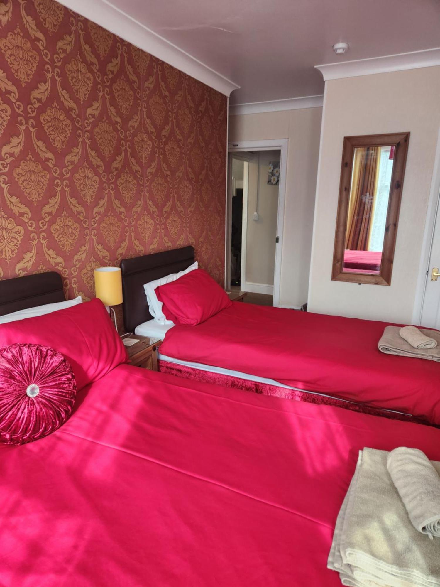 Twin Palms Guesthouse Great Yarmouth Exterior photo