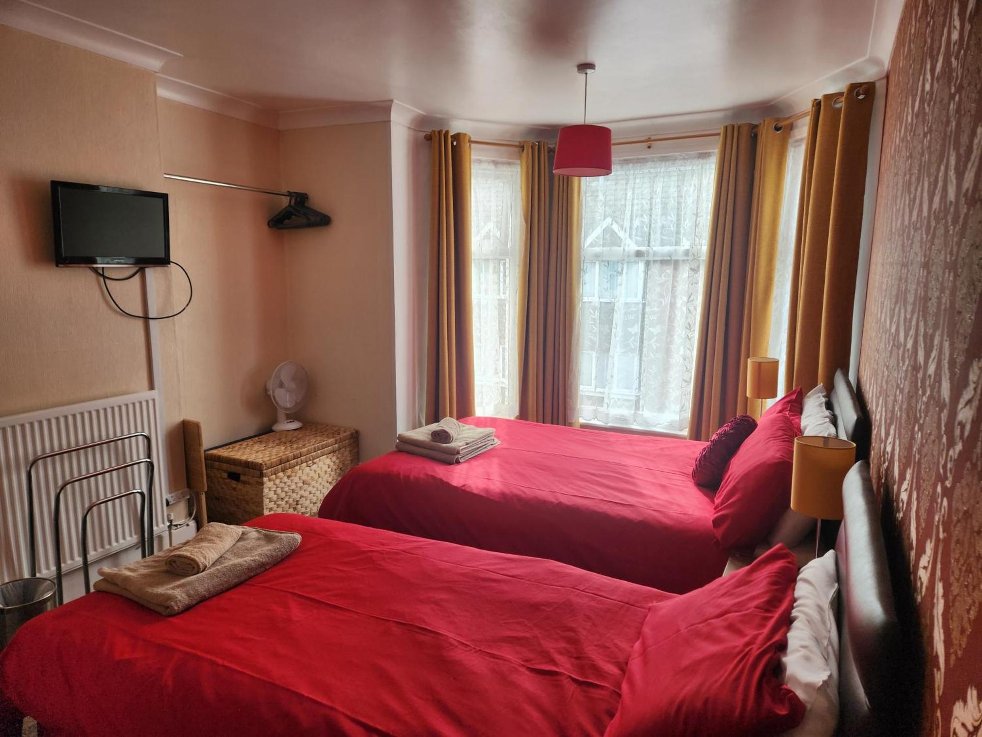 Twin Palms Guesthouse Great Yarmouth Exterior photo